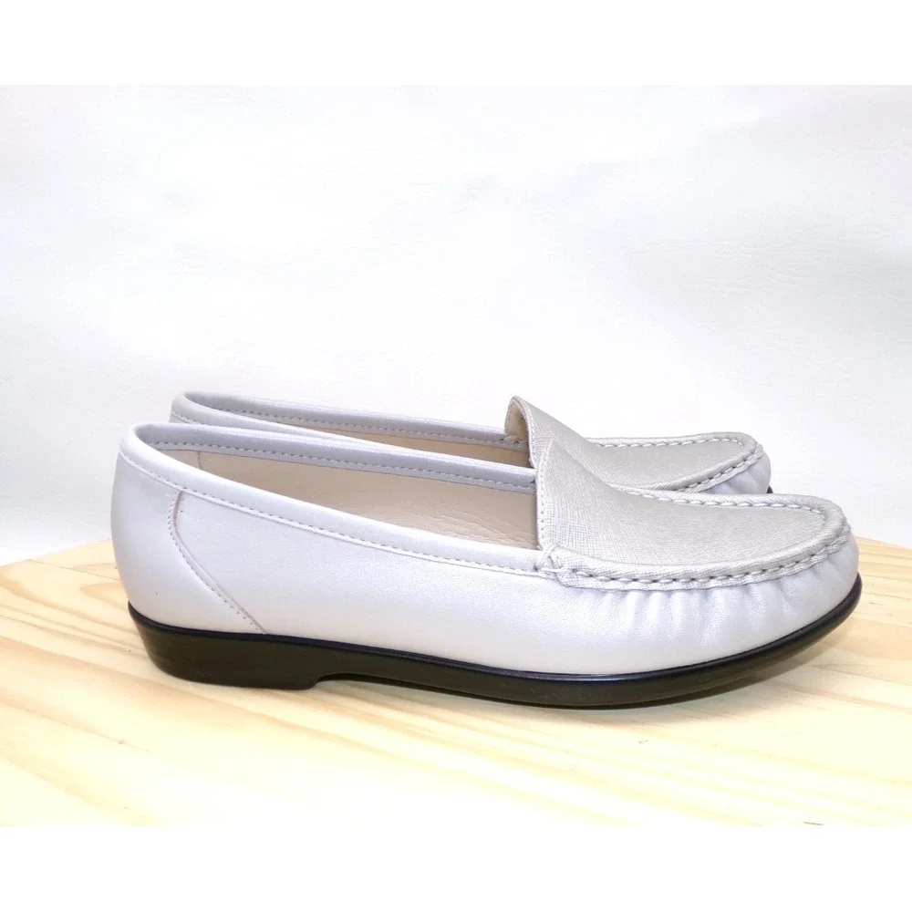 SAS Simplify Slip On Tripad Loafers Womens Silver Cloud Size 8 M Leather‎ NEW
